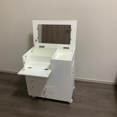🌟ニトリの白いドレッサーワゴン（鏡付き・収納たっぷり）お譲りします【定価14,990円】🌟の画像