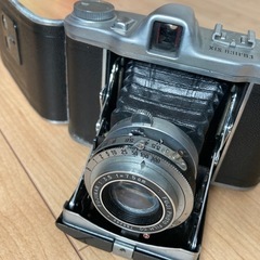 1950年製の120フィルムカメラ「FUJICA SIX」の画像