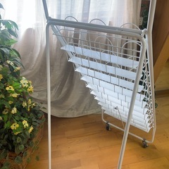 【什器／パンフレットスタンド】幅500×高1340の画像