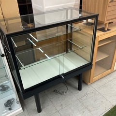 ガラスショーケースの画像