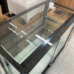 ガラスショーケースの画像