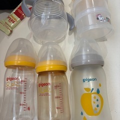 母乳瓶、ほほえみらくらくキューブの画像