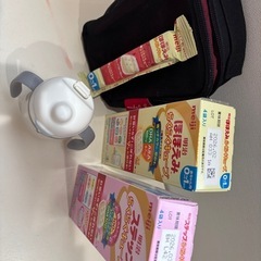 母乳瓶、ほほえみらくらくキューブの画像