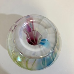 【E18】オーロラ パステルアート 虹色 花瓶 壺 玉虫色 ガラス製 インテリア 昭和レトロ オブジェ 置物の画像
