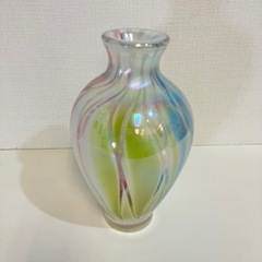 【E18】オーロラ パステルアート 虹色 花瓶 壺 玉虫色 ガラス製 インテリア 昭和レトロ オブジェ 置物の画像