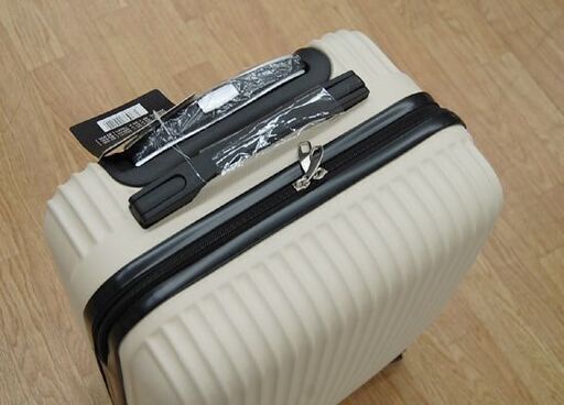 新品 HUNDRED 軽量 バイカラー キャリーケース Sサイズ 39L ベージュ