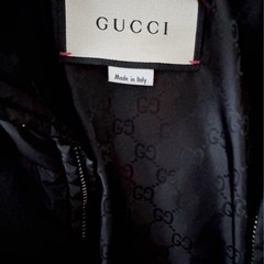 GUCCI ブラック ダウンジャケット フード付き 44の画像