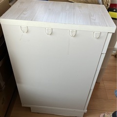 隙間収納チェストの画像