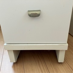隙間収納チェストの画像