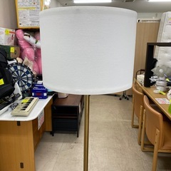 9877 IKEA イケア スタンドライト フロアランプ 照明器具 ホワイト ゴールド リングスタ スカフテート 高さ1530mmの画像