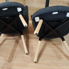 IKEA 《JANALOF》回転アームチェアの画像