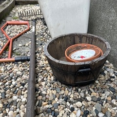 庭用花鉢、畑工具の画像
