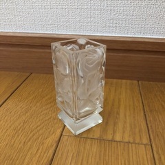 小さな花瓶　ガラス