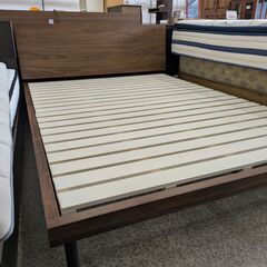 ジモティー見た！で5%OFF【ダブルベッド】関家具(ベッドフレーム) UNIK SHELF ユニック シェルフ ウォールナット材 他社製マットレス付き:ブラウンの画像