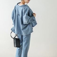 新品未使用 ショート デニムジャケット ポケット ドロップショルダーの画像