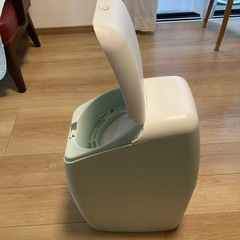 apricaオムツゴミ箱の画像