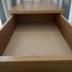 4段引き出し木製収納家具の画像