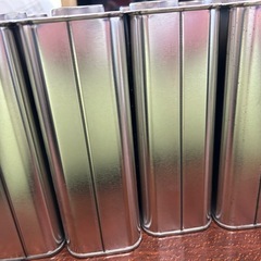 1リッター缶の画像