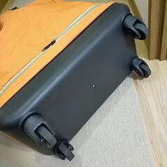 【中古】4輪軽量キャリーバッグ/キャンプに/アウトドアに/タウンユースに/大容量/セパレートタイプの画像