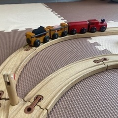 木の線路の画像