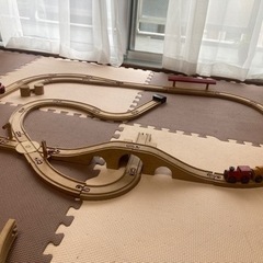木の線路の画像
