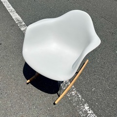 【武蔵小山店】 ロッキングチェア 白 チェア 椅子 イス ホワイト リビング　検）　イームズ　リプロダクト　リプロ　シェルチェア　シェルサイドチェア　スイングチェア　揺れ椅子　揺れイス
の画像