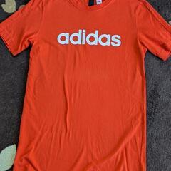 アディダスTシャツ　の画像