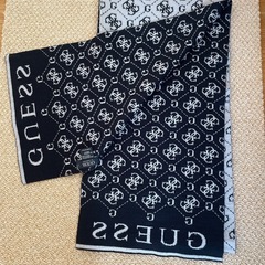 GUESSマフラーの画像