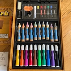 絵の具、クレヨン、サインペン、色鉛筆の画像