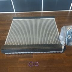 スズキ用　エバポレーター！！　社外新品！！　車のエアコン修理に～　参考純正品番95411-72MA3の画像