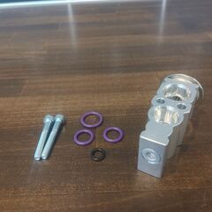 スズキ  エバポレーター 社外新品 95411-72MA3 エキスパンションバルブ 95431-74P00 Oリング付きの画像