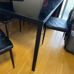 ダイニングテーブルの画像