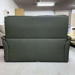 【超美品‼️】定価18万♪ ソフィット 139cm幅2人掛けソファ ラヴソファ 木製フレーム 本革製グリーン♪の画像