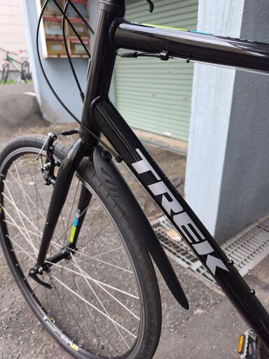 TREK クロスバイク 7.2FX 22.5インチ（身長175以上推奨）車庫