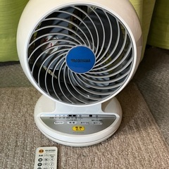 小型　サーキュレーター　ジャンク品　リモコン付き　左右首振り機能故障　の画像