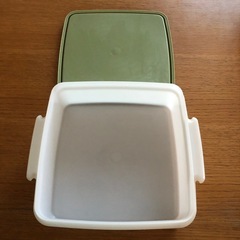タッパウェア　　22×22×7cmの画像