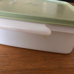 タッパウェア　　22×22×7cmの画像
