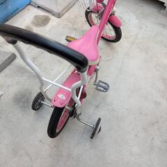 女の子自転車補助輪・補助ハンドル付の画像