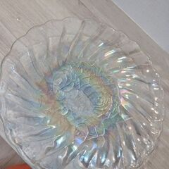 未使用 ×２個HOYA CORDIAL GLASS パーティ大皿七色と貝模様２枚の画像