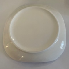 白い平皿の画像