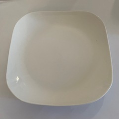 白い平皿の画像