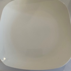白い平皿の画像