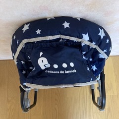 テーブルチェアー紺色星模様の画像