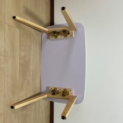ホワイト木製テーブルの画像