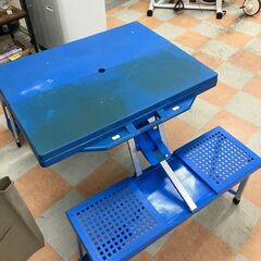 アウトドア用折りたたみ式テーブル ブルーの画像