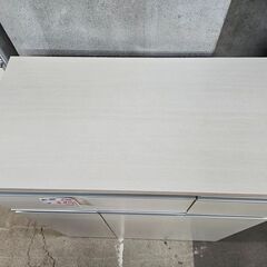 リサイクルショップどりーむ天保山店　No2047　未使用品♪　ペールカウンター　アイリスオーヤマ　ゴミ箱収納付き棚　ホワイト　※ゴミ箱は付属されていません(´;ω;｀)の画像