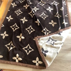 モノグラム柄　毛布リバーシブルの画像