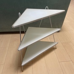 ガラス製　飾り棚の画像