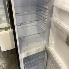 ☆中古￥9,800！オーヤマ　130㍑2ドア冷蔵庫　家電　2022年製　PRR-142D-B型　幅48㎝ｘ奥行53㎝ｘ高さ145㎝　【BE016】の画像