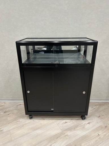 【定価10万以上】鍵付きショーケース